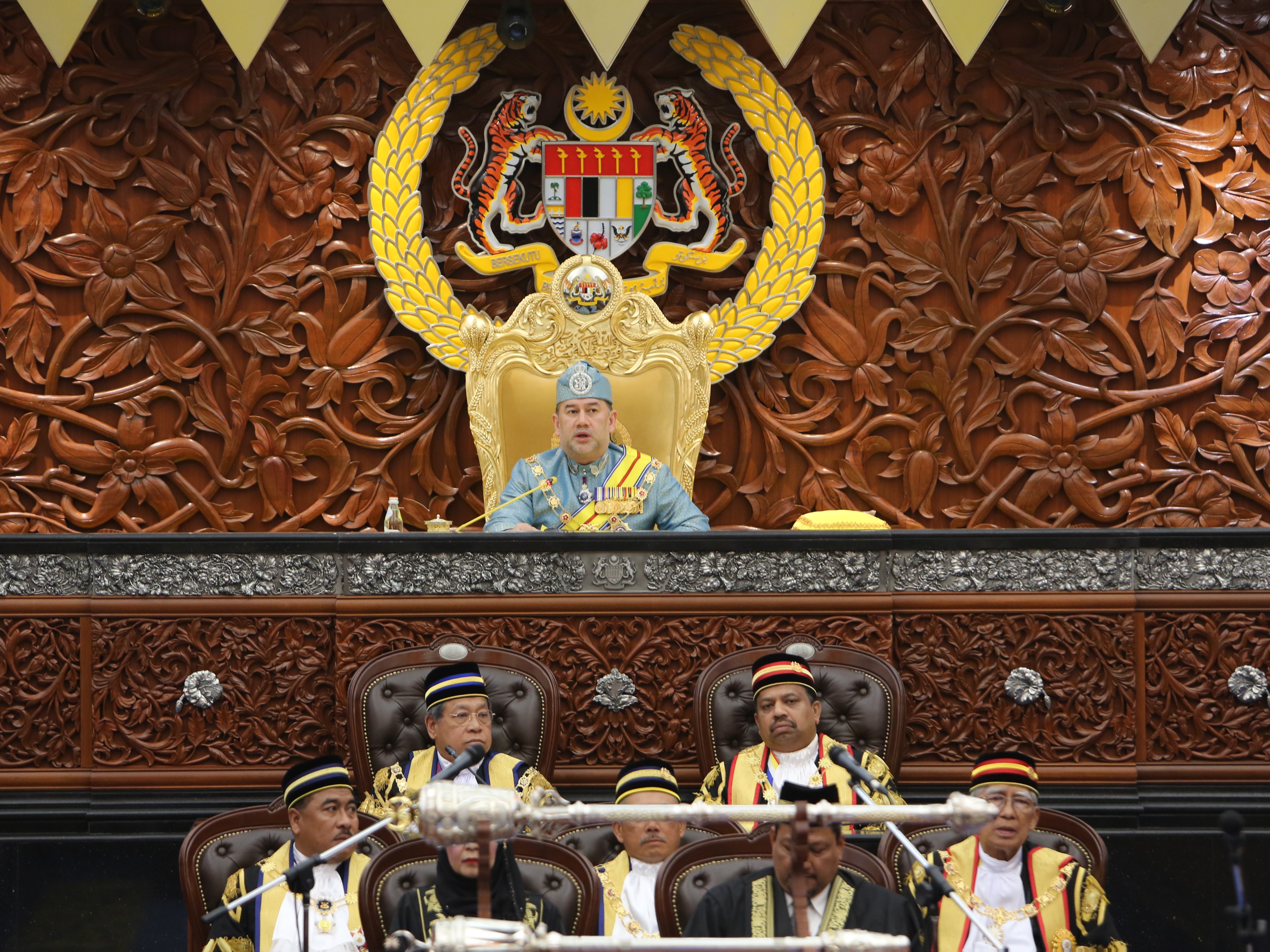 agong-rasmi-pembukaan-sidang-parlimen-penggal-kelima