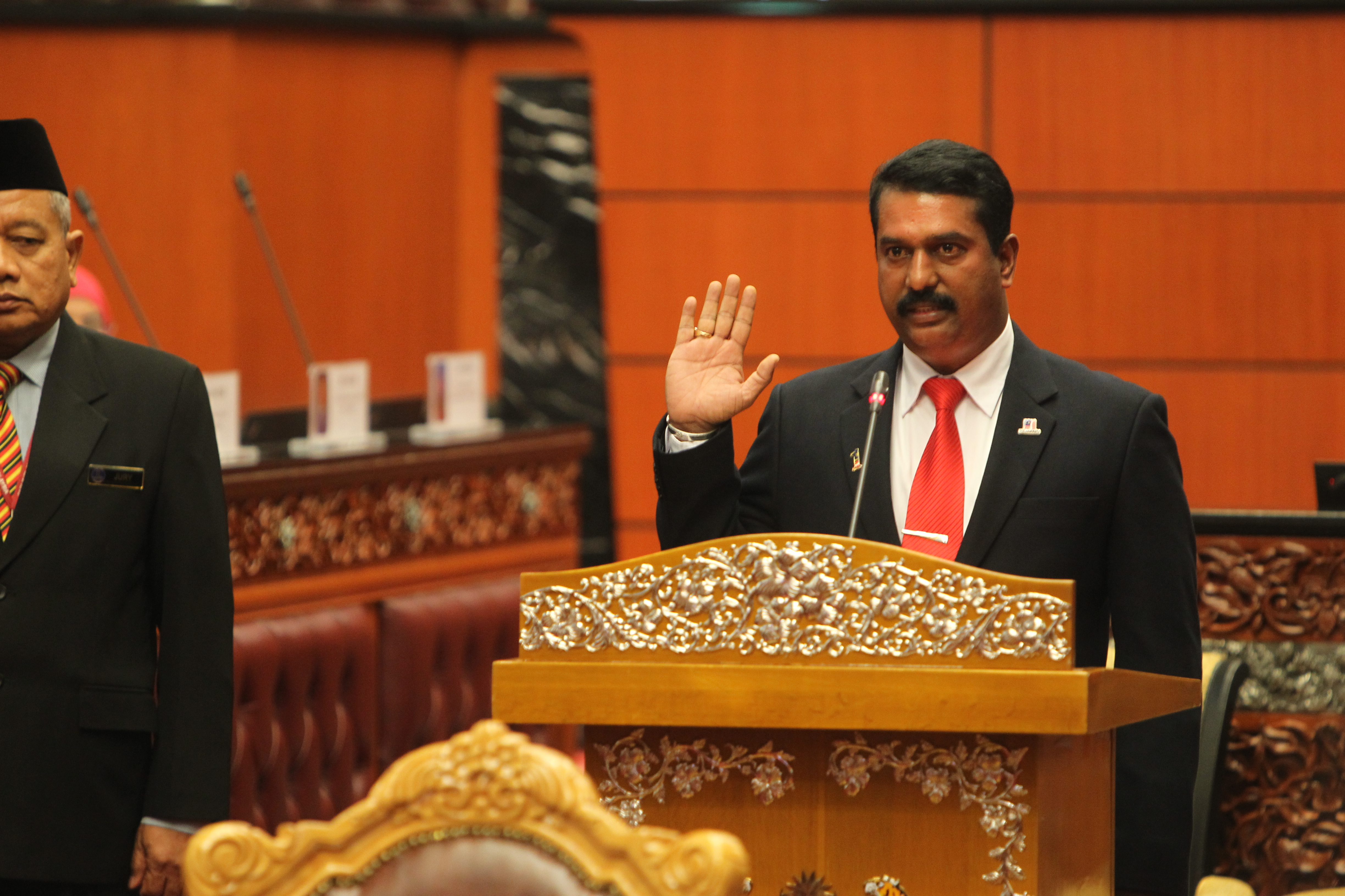 dua-angkat-sumpah-sebagai-ahli-dewan-negara