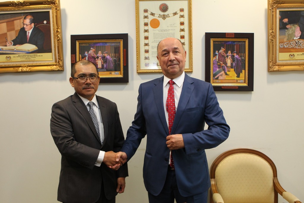 duta-azerbaijan-ke-malaysia-kunjungi-timbalan-yang-di-pertua-dewan-rakyat