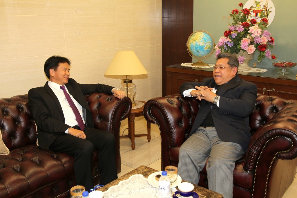 kunjungan-hormat-duta-besar-laos-ke-atas-yang-di-pertua-dewan-rakyat