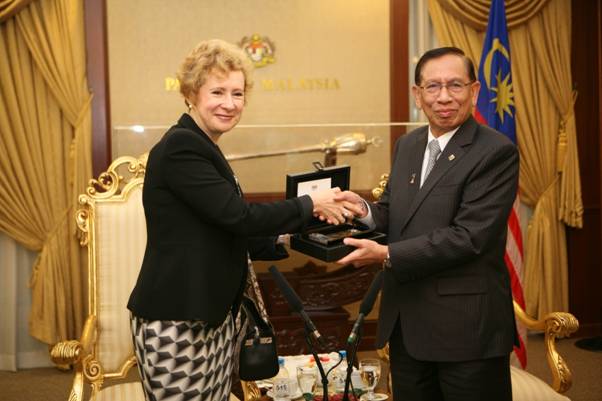kunjungan-hormat-h-e--lyudmila-vorobyeva--ambassador-of-the-russian-federation-kepada-yang-di-pertua-dewan-negara