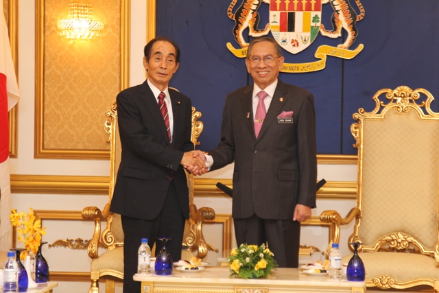 kunjungan-hormat-ke-atas-yang-di-pertua-dewan-negara--oleh-tyt-azuma-koshiishi