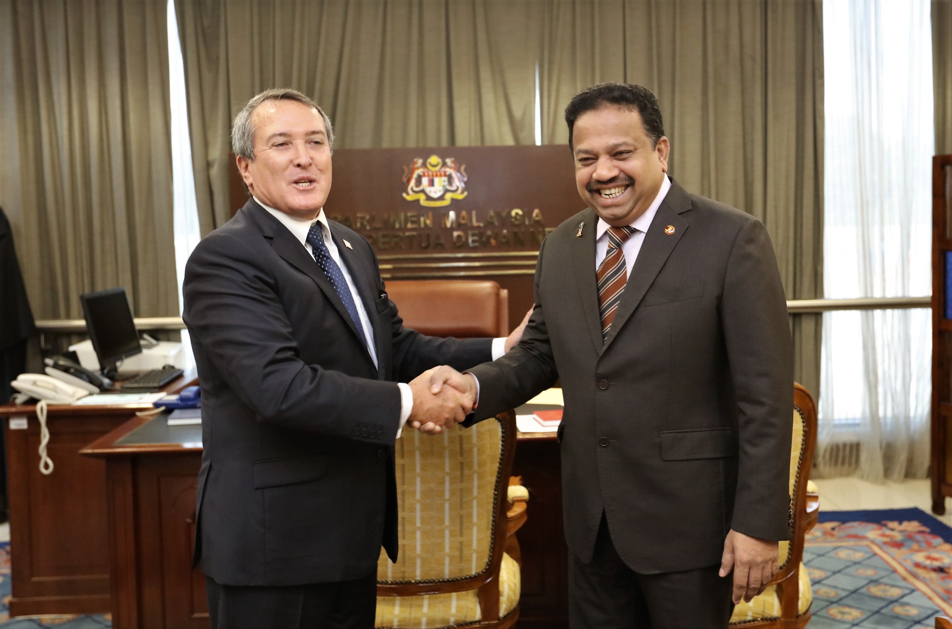 kunjungan-hormat-ke-atas-yang-di-pertua-dewan-negara-oleh-duta-besar-peru-