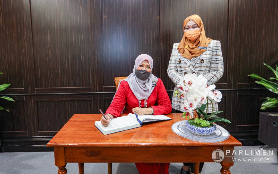 kunjungan-hormat-pasukan-jabatan-kerja-raya--jkr--ke-atas-ketua-pentadbir-parlimen-malaysia