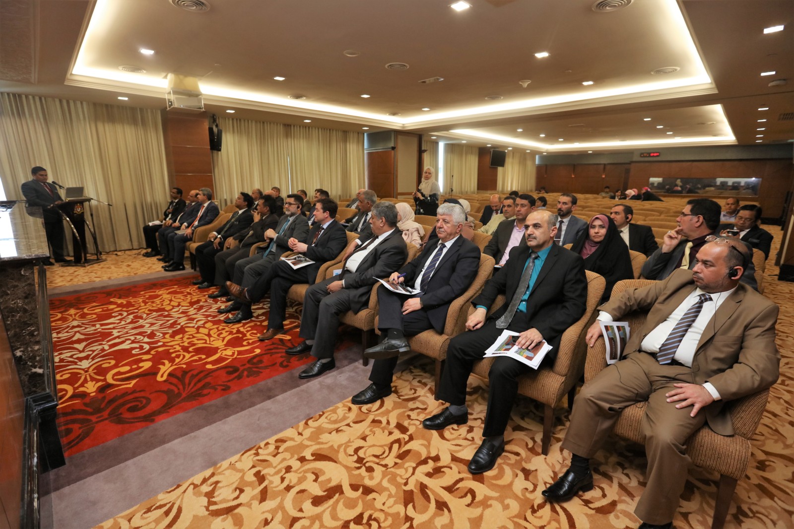 lawatan-pegawai-pegawai-kanan-iraq-dan-urus-setia-institute-on-governance--ottawa-canada-ke-parlimen-malaysia