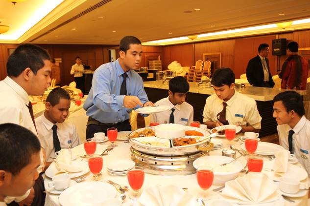 lawatan-sekolah-menengah-pendidikan-khas-cacat-penglihatan-kuala-lumpur-ke-parlimen-malaysia