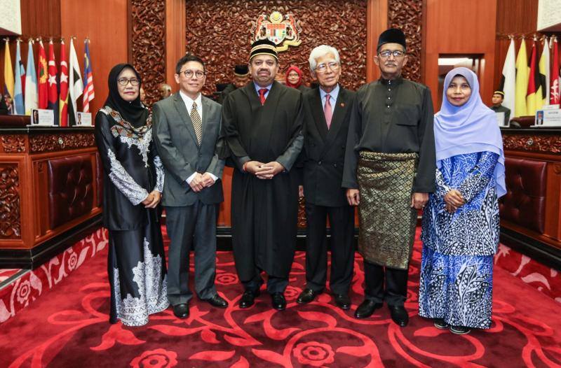majlis-angkat-sumpah-ahli-ahli-dewan-negara-