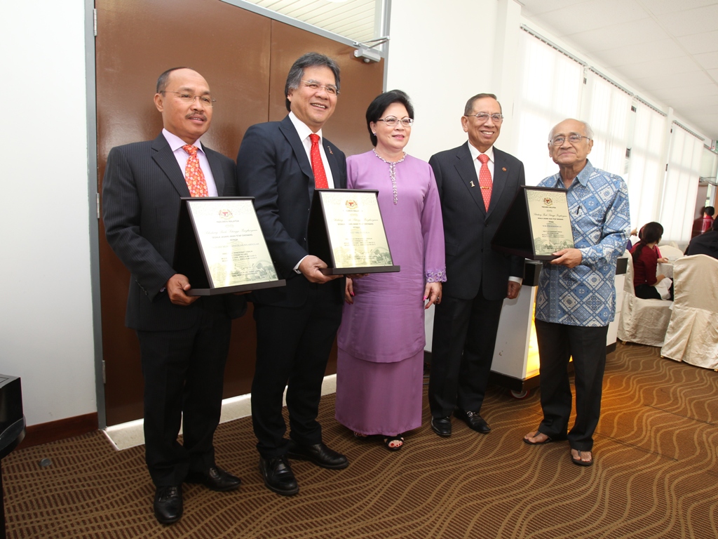 majlis-jamuan-perpisahan-ahli-ahli-dewan-negara-yang-tamat-tempoh