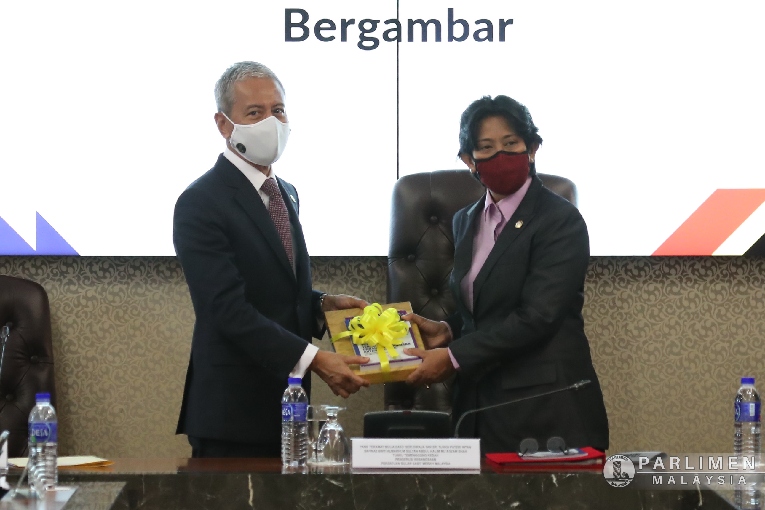 majlis-pelancaran-buku-panduan-60-years-on-the-geneva-conventions-and-promoting-respect-for-international-humanitarian-law