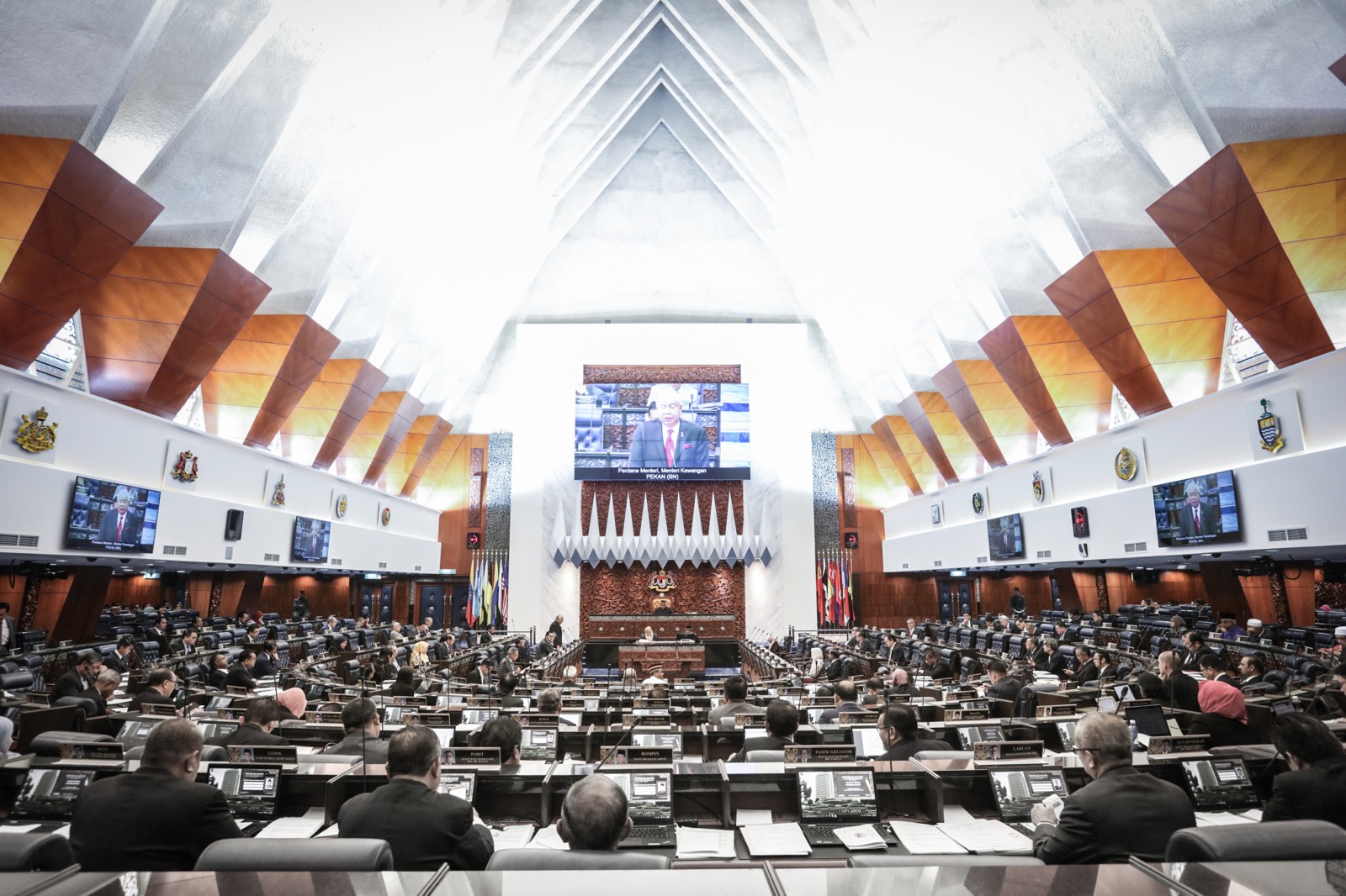 mesyuarat-kedua-dewan-rakyat-bagi-penggal-kelima-bermula-hari-ini