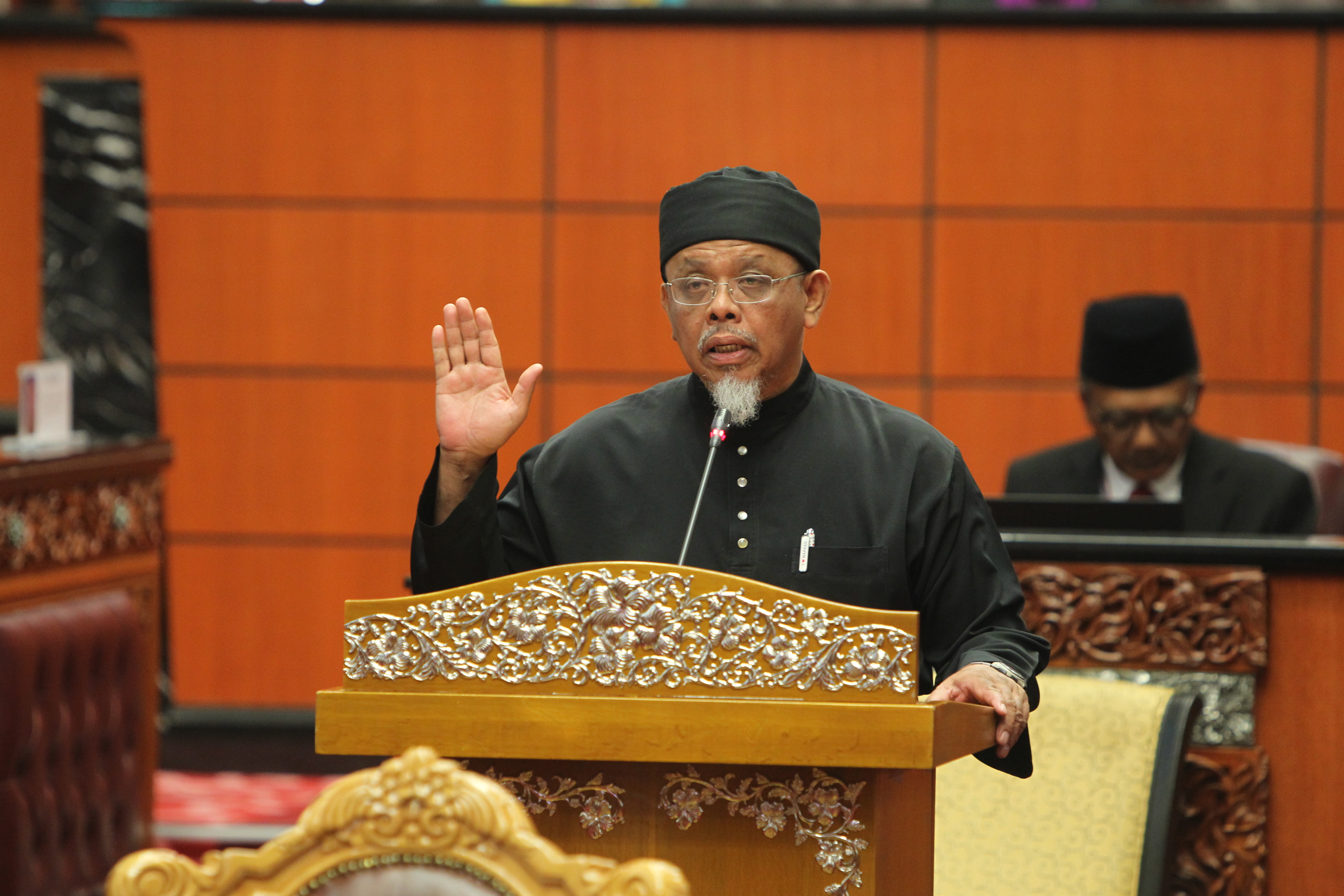 muhamad-angkat-sumpah-ahli-dewan-negara