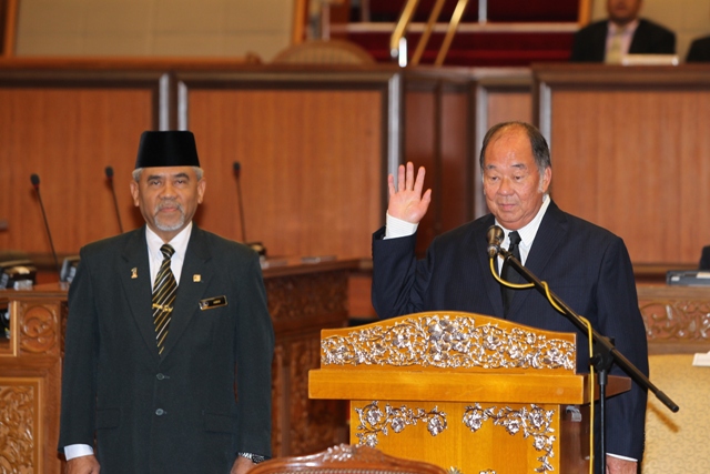 pengerusi-parti-gerakan-kelantan--mengangkat-sumpah-sebagai-senator