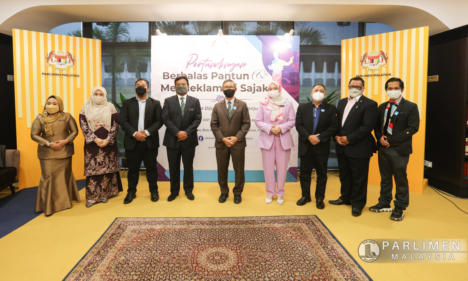 pertandingan-berbalas-pantun-dan-mendeklamasi-sajak