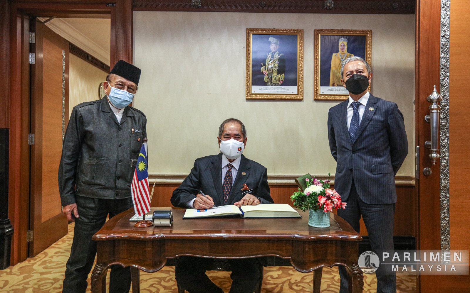 pertemuan-khas-yang-di-pertua-dewan-rakyat--dan-yang-di-pertua-dewan-negara-bersama-menteri-di-jabatan-perdana-menteri--parlimen-dan-undang-undang-