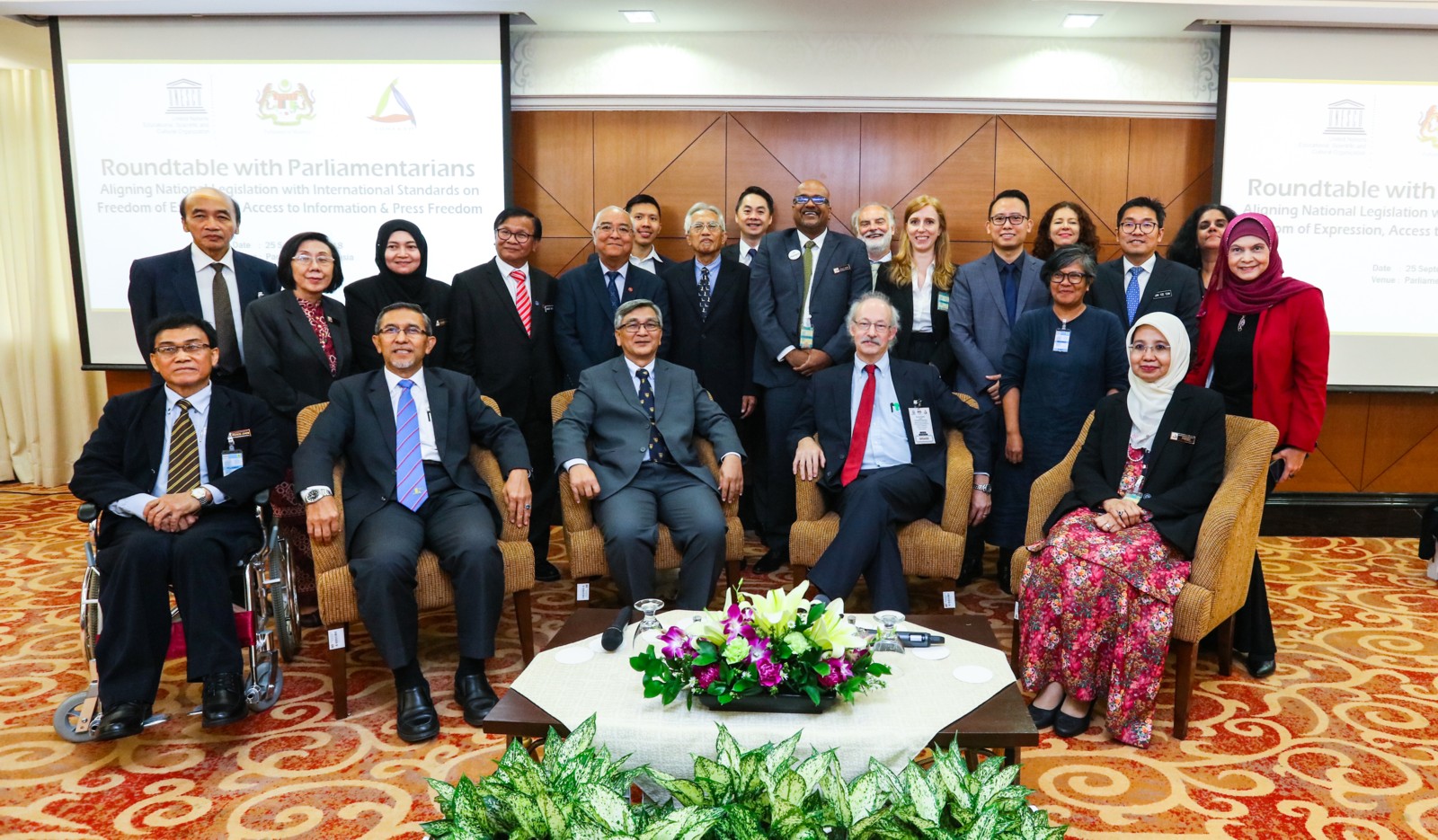 program-roundtable-with-parliamentarians