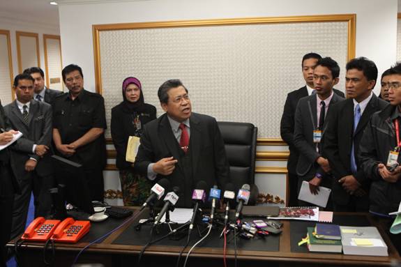 ruang-sidang-media-hanya-untuk-ahli-parlimen