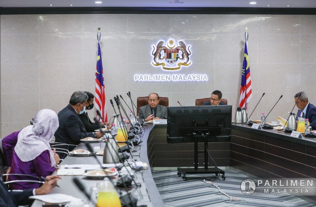 sesi-pembentangan-kajian-kertas-statut-ahli-parlimen-telah-diadakan-24-mac-2021--rabu---jam-10-30-pagi-bertempat-di-bilik-mesyuarat-utama--aras-3--blok-ahli-parlimen-dan-pentadbiran--parlimen-malaysia-