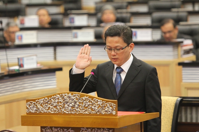 upacara-mengangkat-sumpah--ahli-dewan-negara