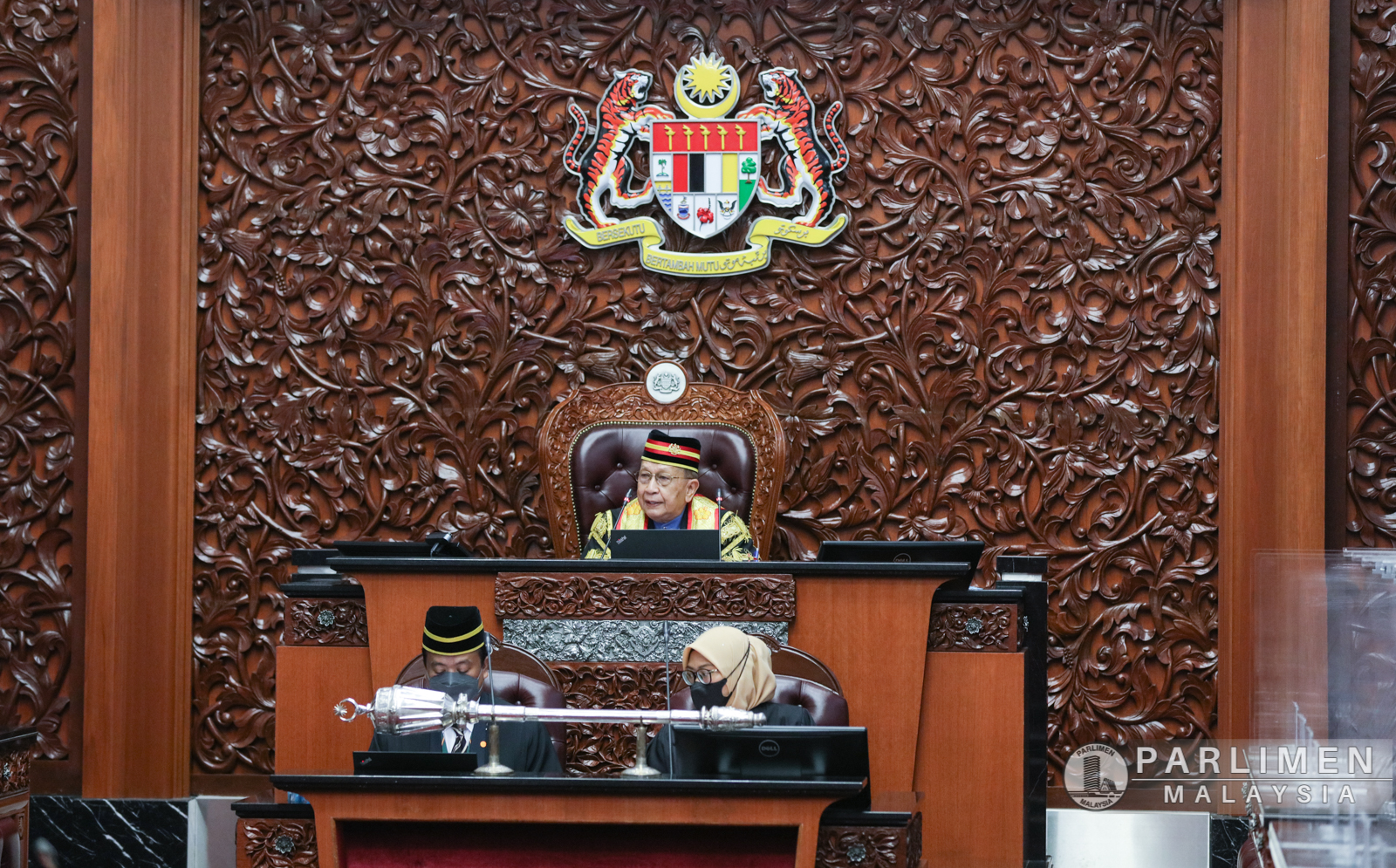 upacara-mengangkat-sumpah-bagi-2-orang-ahli-dewan-negara