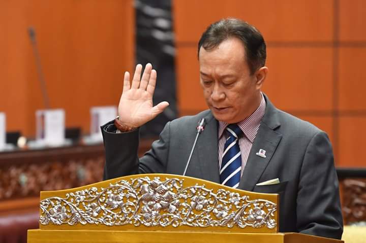 upacara-mengangkat-sumpah-dua-orang-ahli-dewan-negara