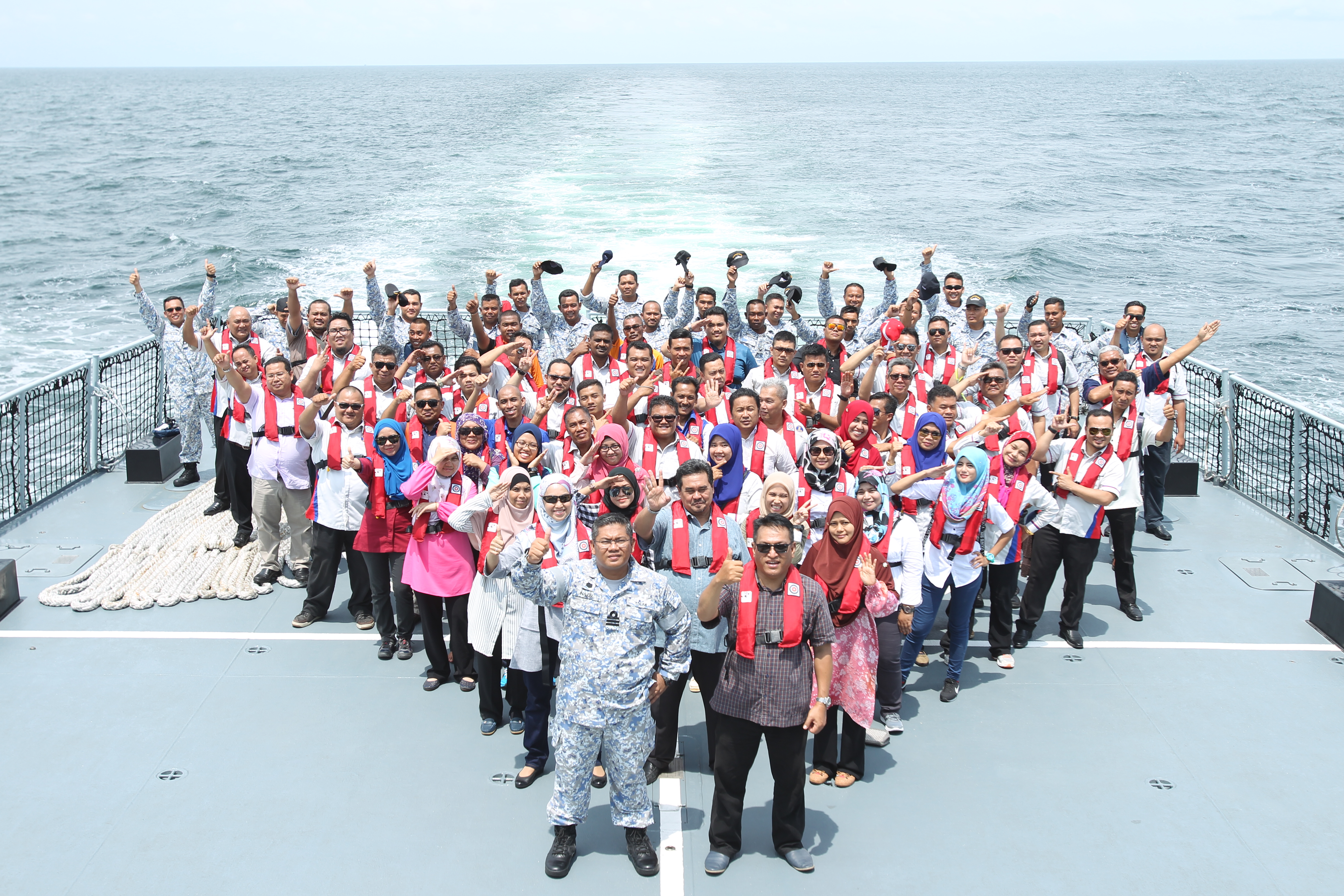 warga-parlimen-lawat-pangkalan-tldm-lumut