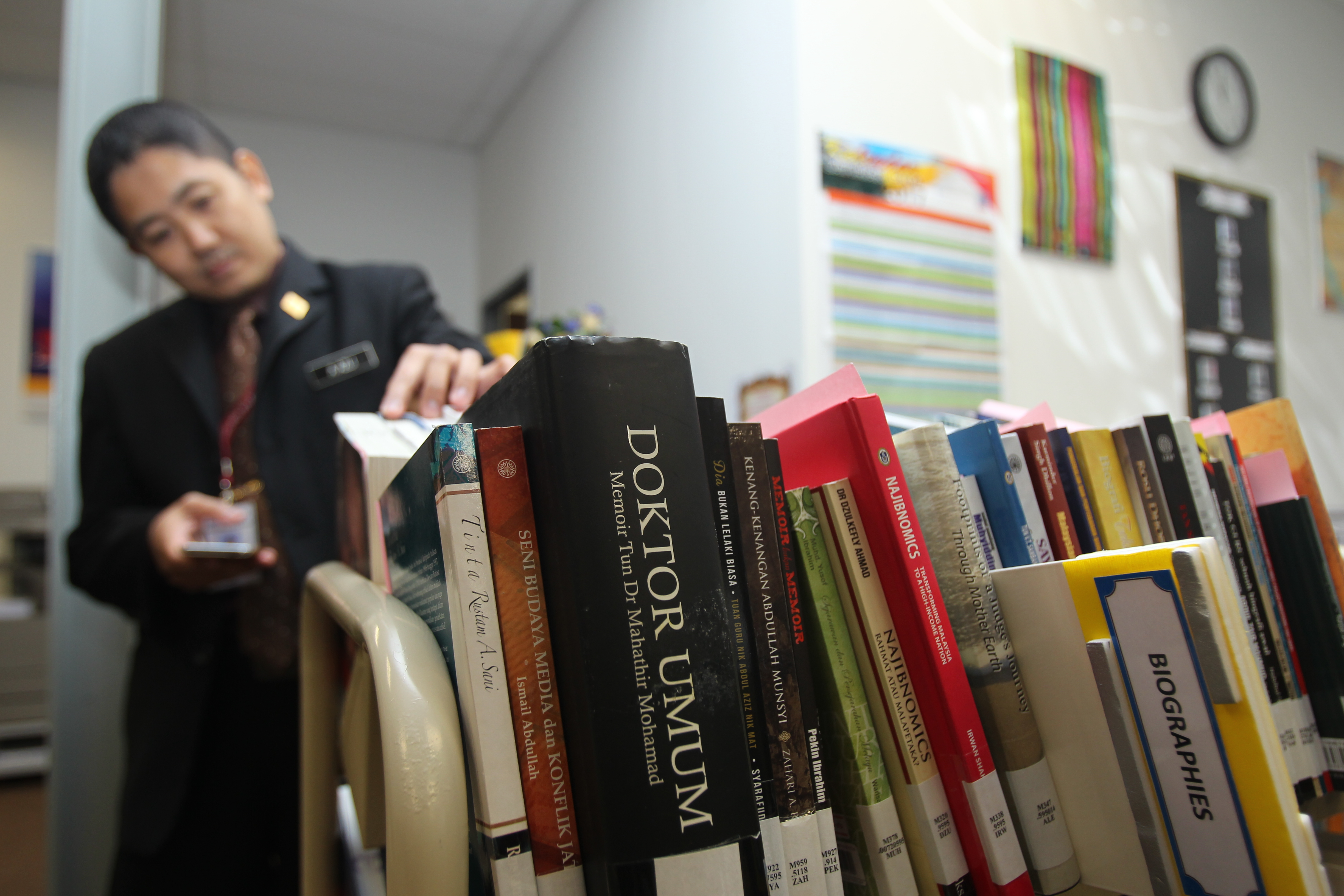 warga-parlimen-sertai-program-jom-baca-bersama-10-minit