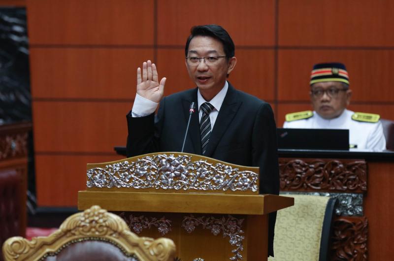 yong-wui-chung-angkat-sumpah-ahli-dewan-negara